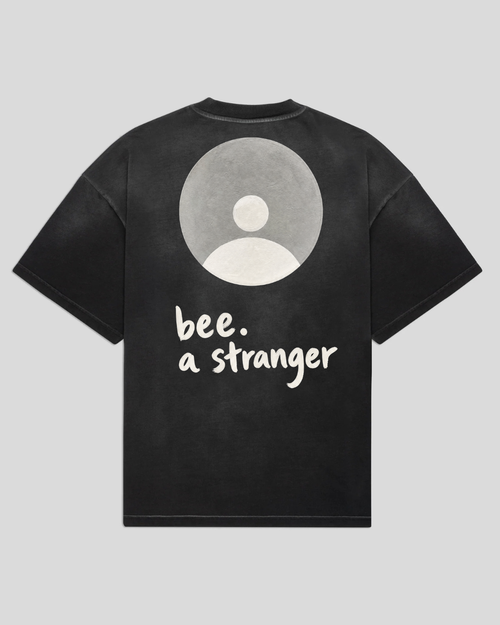 bee. A STRENGER - Black