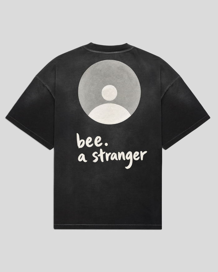 bee. A STRENGER - Black